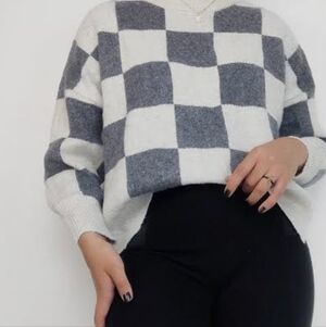 MOON AND MADISON PLAID CHUNKY SWEATER SIZE SMALL